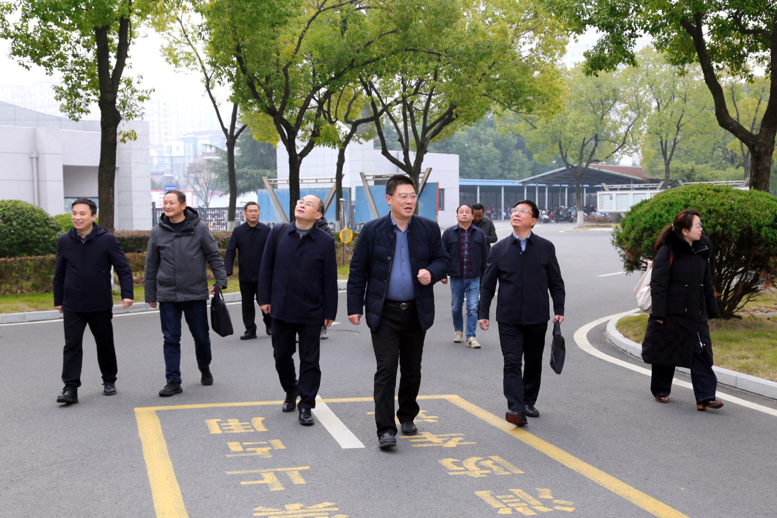 湖北孝感市城区中职学校资源整合考察组来我校调研