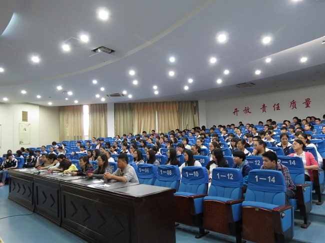 评委和观众1.jpg