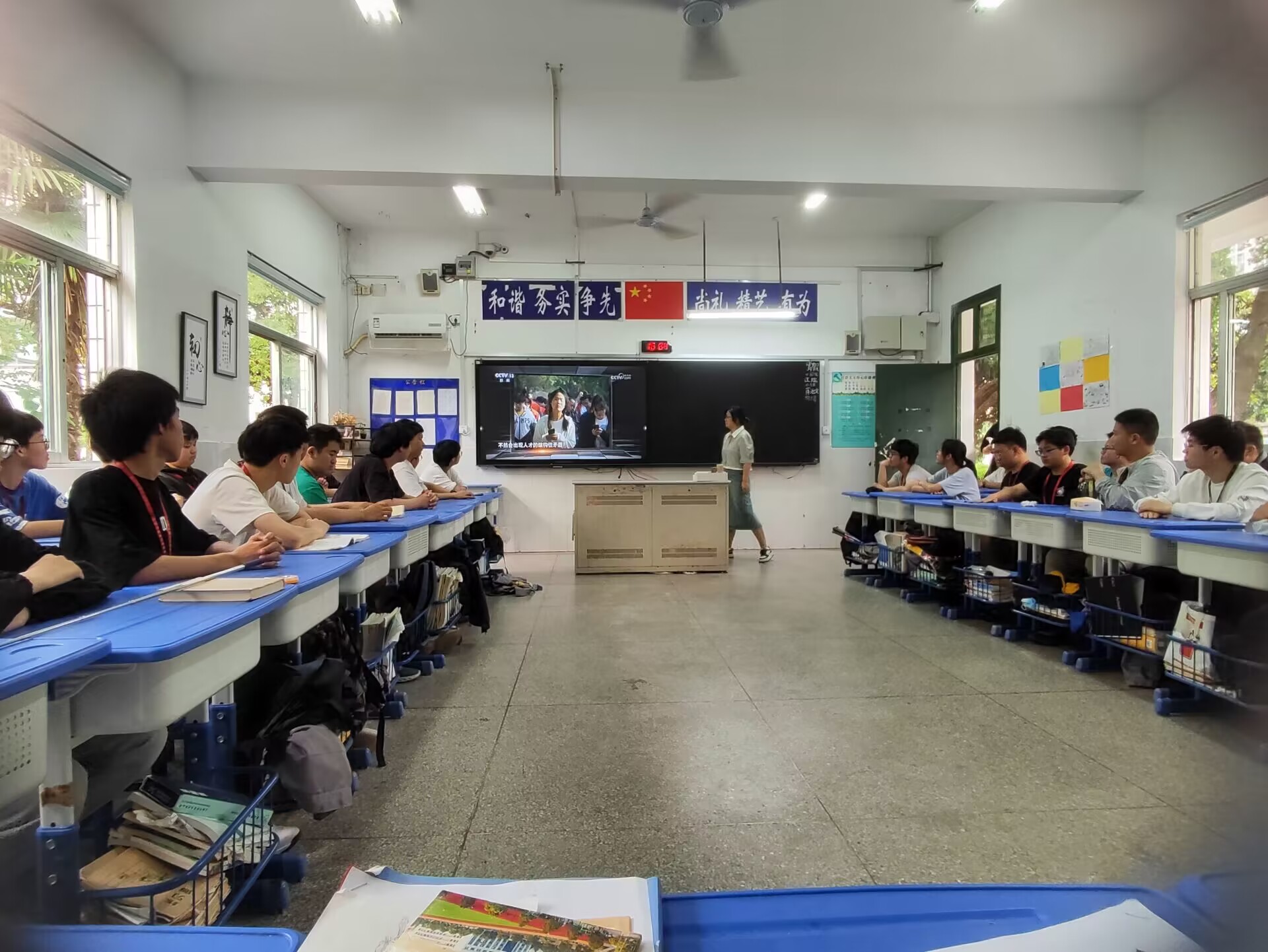 【职教活动周】我校组织观看央视《星空xingkong(中国)调查——常州市产教融合助力地方经济发展》录播活动
